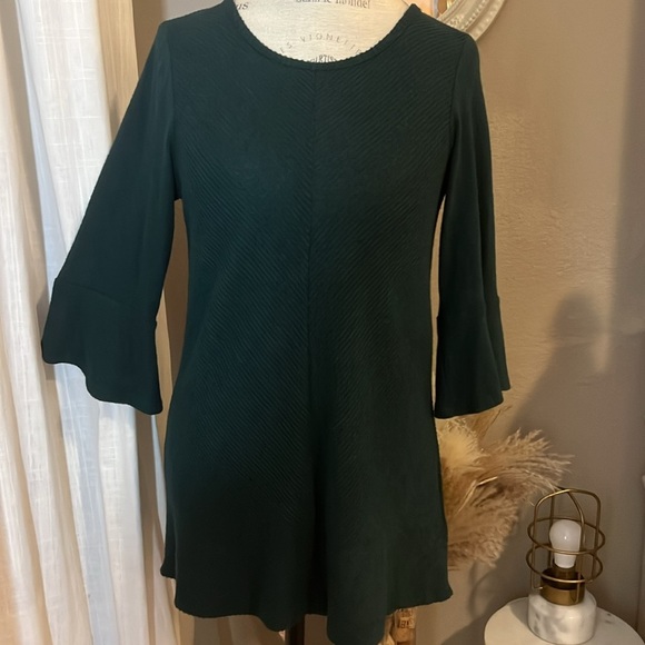 Apt. 9 Tops - Apt 9 emerald dark green longsleeve flared sleeves ribbed lightweight sweater M
